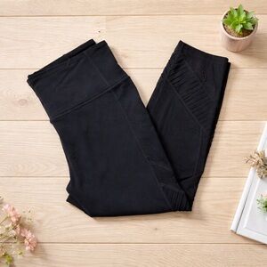 Athleta Capri Leggings with Mesh Panel in Black Size Medium